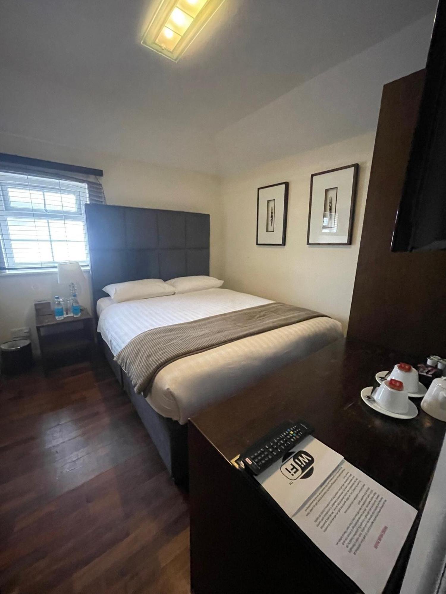 Hotel Nap Inn Барнет Экстерьер фото